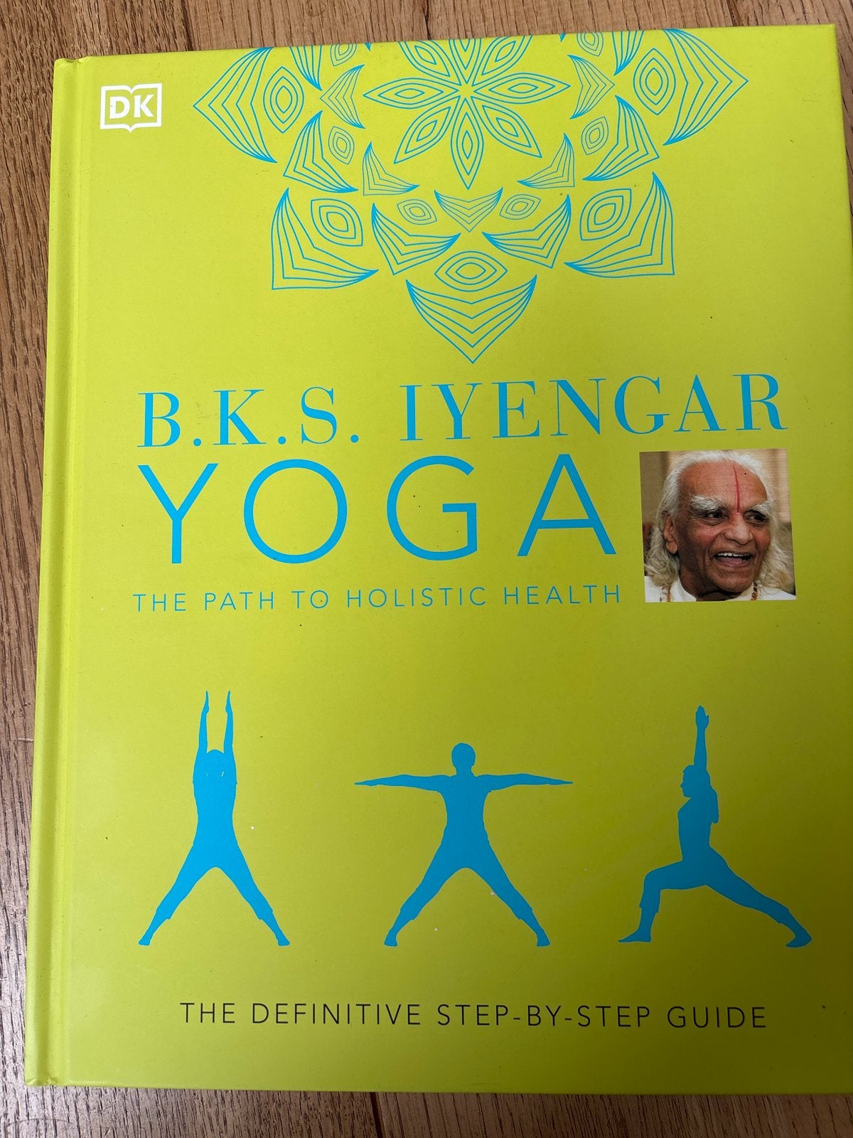 B.K.S. Iyengar Yoga: De Weg naar Holistische Gezondheid, Boeken, Ophalen of Verzenden, Zo goed als nieuw, Gezondheid en Conditie