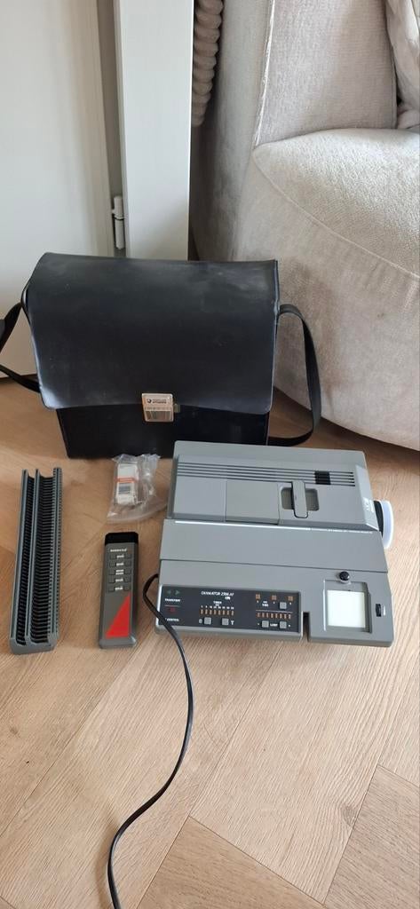 Diamator 2506 AF IR projector met accessoires, Audio, Tv en Foto, Diaprojectors, Ophalen of Verzenden, Gebruikt