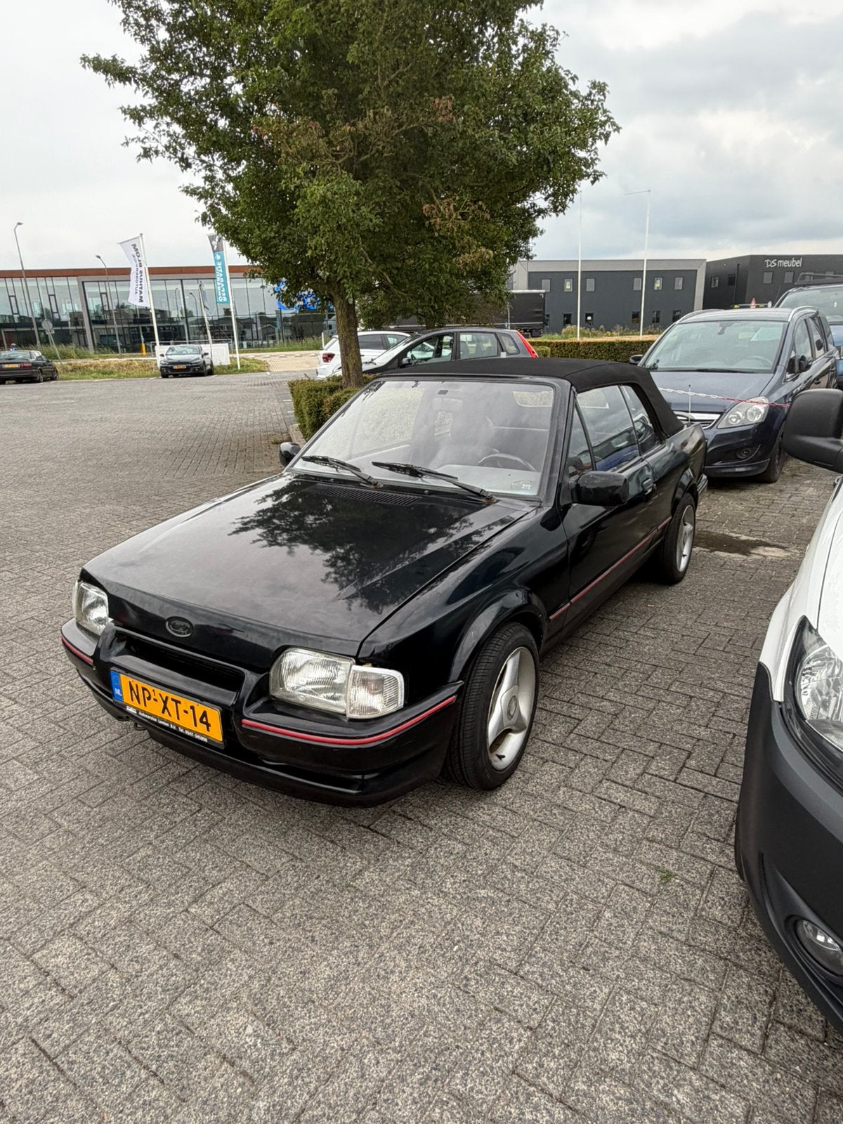 Ford Escort 1.6 Xr3i Cabrio U9 1988 Zwart, Auto's, Voorwielaandrijving, Escort, 4 cilinders, Cabriolet