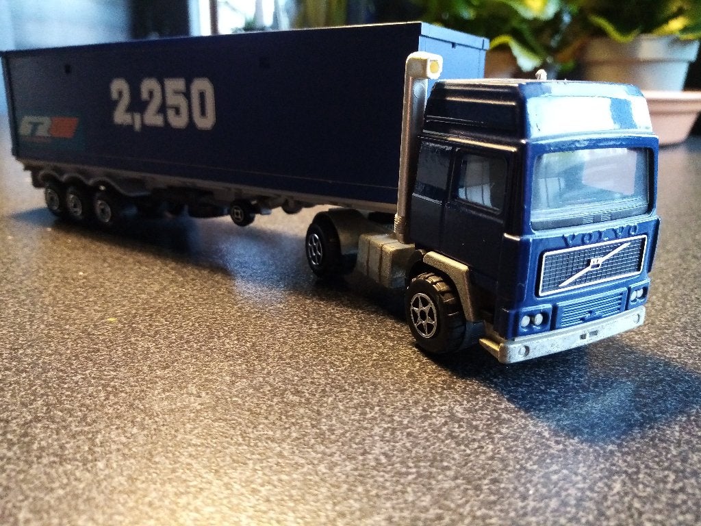 VOLVO trekker + trailer, Ophalen of Verzenden, Zo goed als nieuw, Bus of Vrachtwagen, Majorette