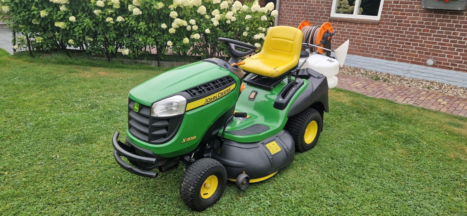 John Deere X155R met onkruidspuit., John Deere, Gebruikt, Ophalen of Verzenden, Opvangbak