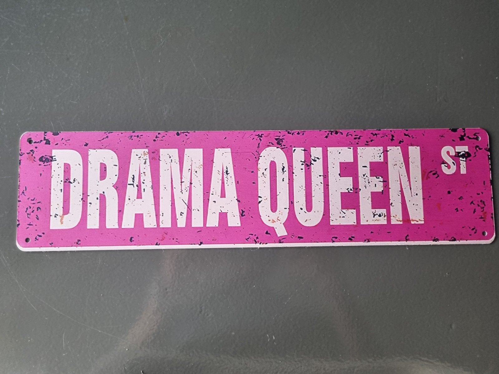 Metalen wandbord "Drama Queen St", Metaal, Vintage, Nieuw, Ophalen of Verzenden