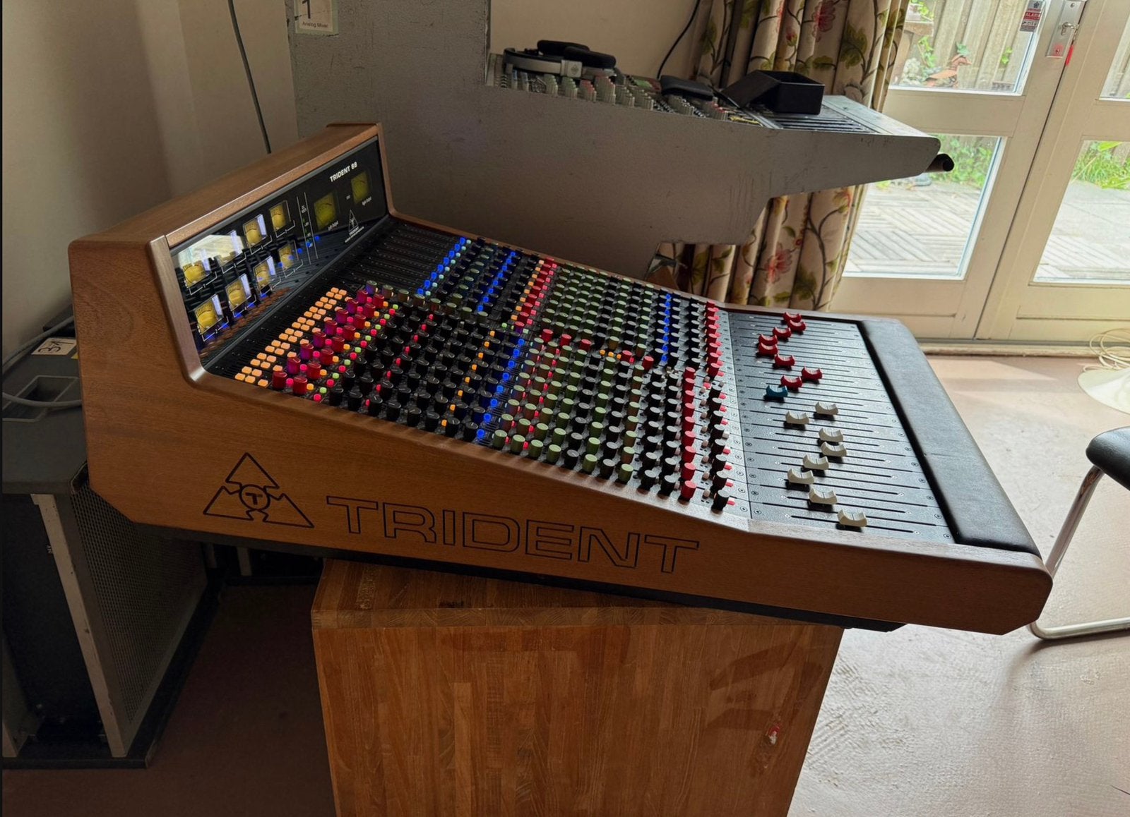 TRIDENT 88  ( NIET Toft!!!! ) 8 / 24 channel console, Ophalen, Gebruikt, 20 kanalen of meer