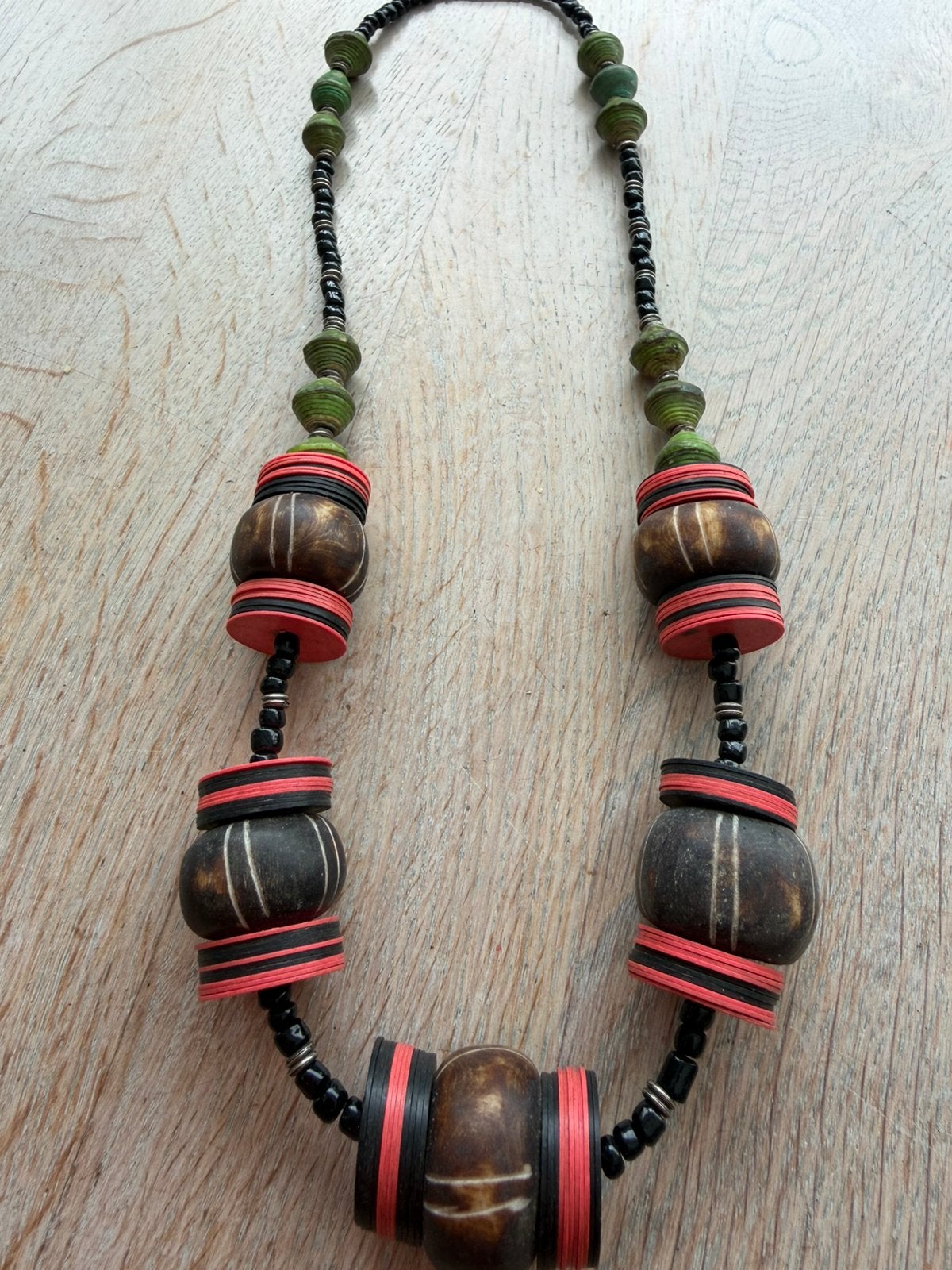Afrikaanse ketting met o.a benen kralen, Sieraden, Tassen en Uiterlijk, Kettingen, Ophalen of Verzenden, Zo goed als nieuw, Overige materialen