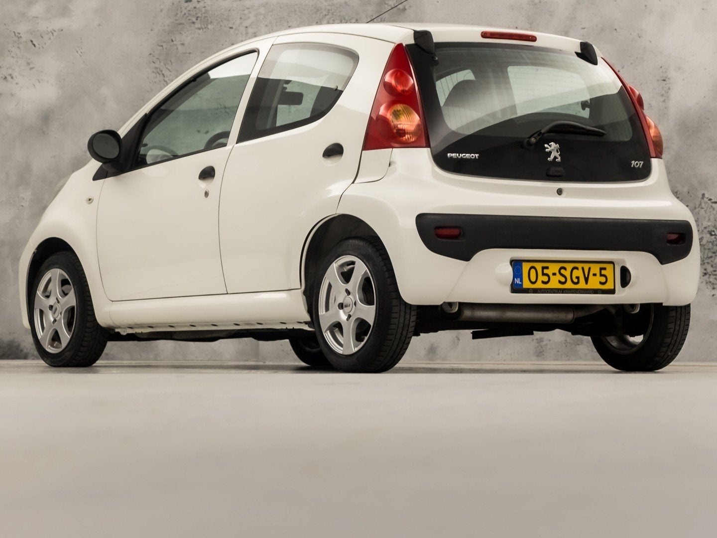 Peugeot 107 1.0-12V XR Sport (5 DEURS, SCHERM, AIRCO, LM VEL, Voorwielaandrijving, Stof, Gebruikt, Zwart