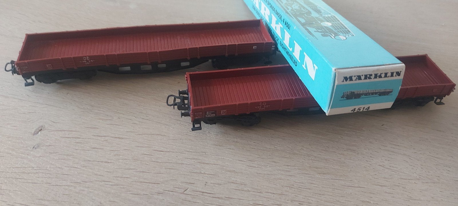 2 Märklin DB 4 asser lageboordwagens artnr 4514 1x ovp, Hobby en Vrije tijd, Modeltreinen | H0, Arnold, Gelijkstroom, Wagon, Ophalen of Verzenden
