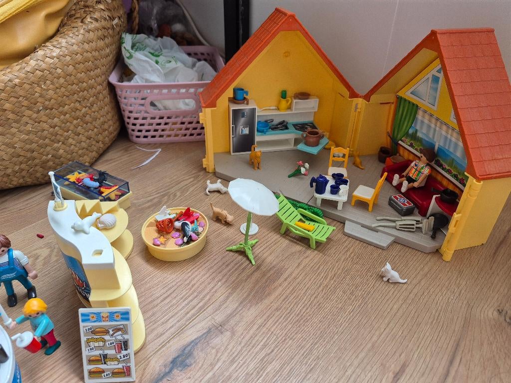 Playmobil ijssalon+ huisje+ aquarium, Kinderen en Baby's, Speelgoed | Playmobil, Ophalen of Verzenden, Gebruikt