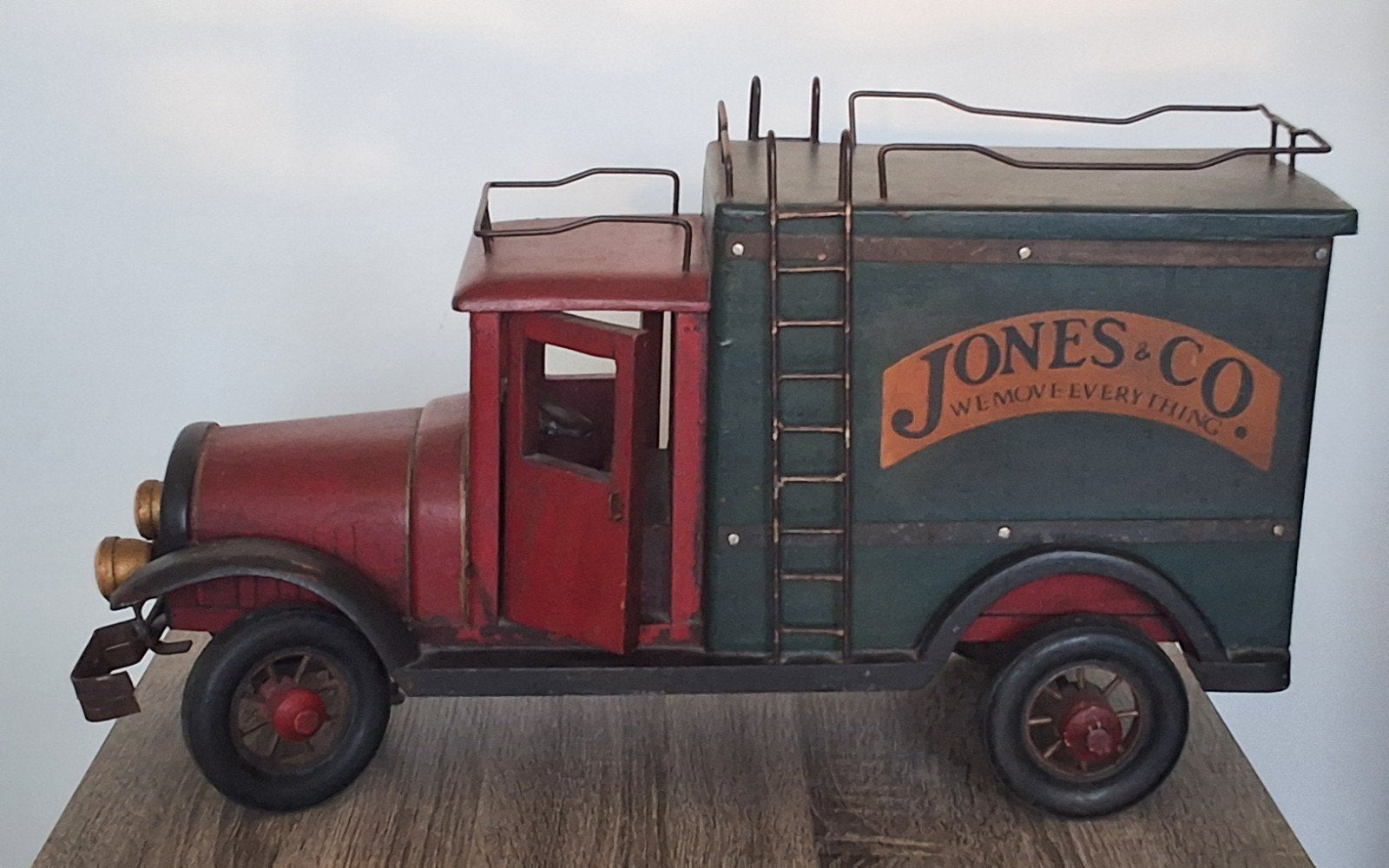 Nostalgische houten vrachtwagen met metalen accenten, Ophalen of Verzenden