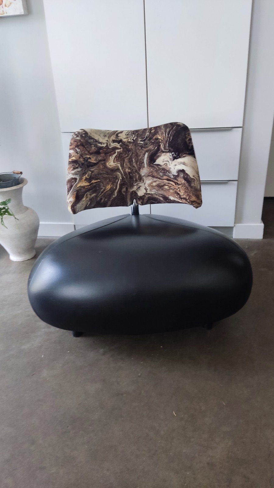 Leolux pallone fauteuil met nieuwe bekleding, Huis en Inrichting, Fauteuils, Ophalen, Design, 75 tot 100 cm, Zo goed als nieuw