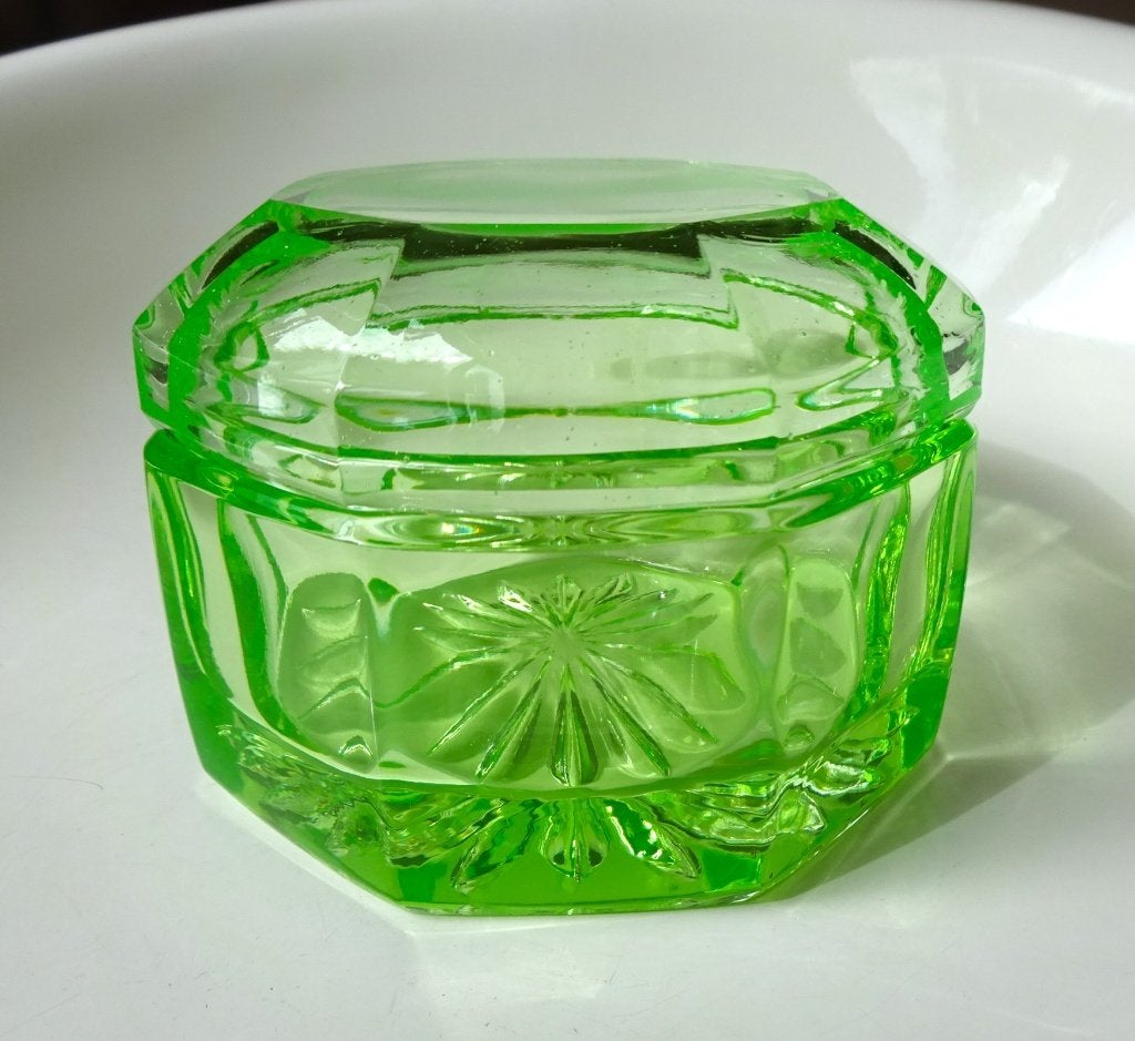 Art Deco uraniumglas dekseldoos: gefacetteerd, ca. 1930, Ophalen of Verzenden
