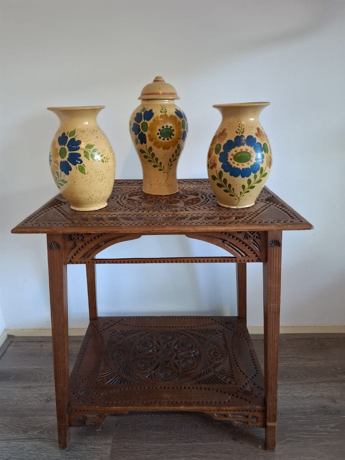 Set van 3 handgeschilderde vazen met bloemmotief, Ophalen of Verzenden