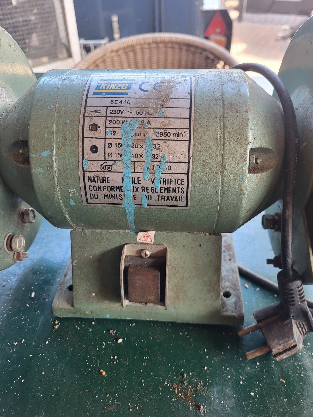 Kinzo Werkbankslijpmachine 200W - Gebruikt, Doe-het-zelf en Verbouw, Gereedschap | Slijpmachines, Ophalen of Verzenden
