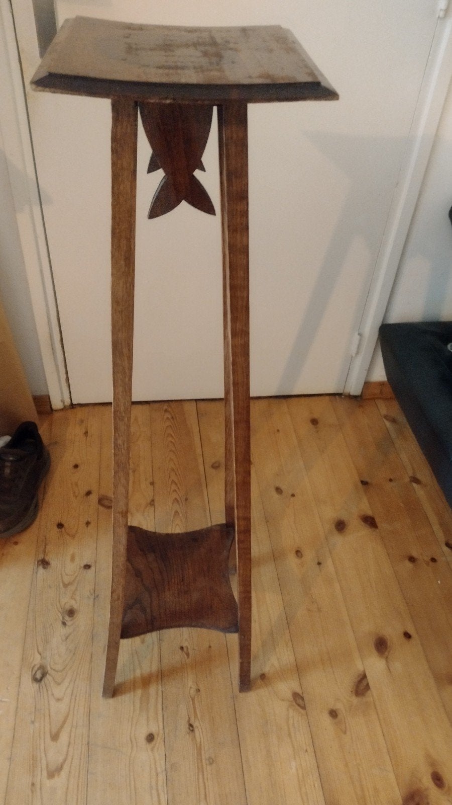 antieke houten plantentafel .Art Nouveau of Art Deco periode, Ophalen