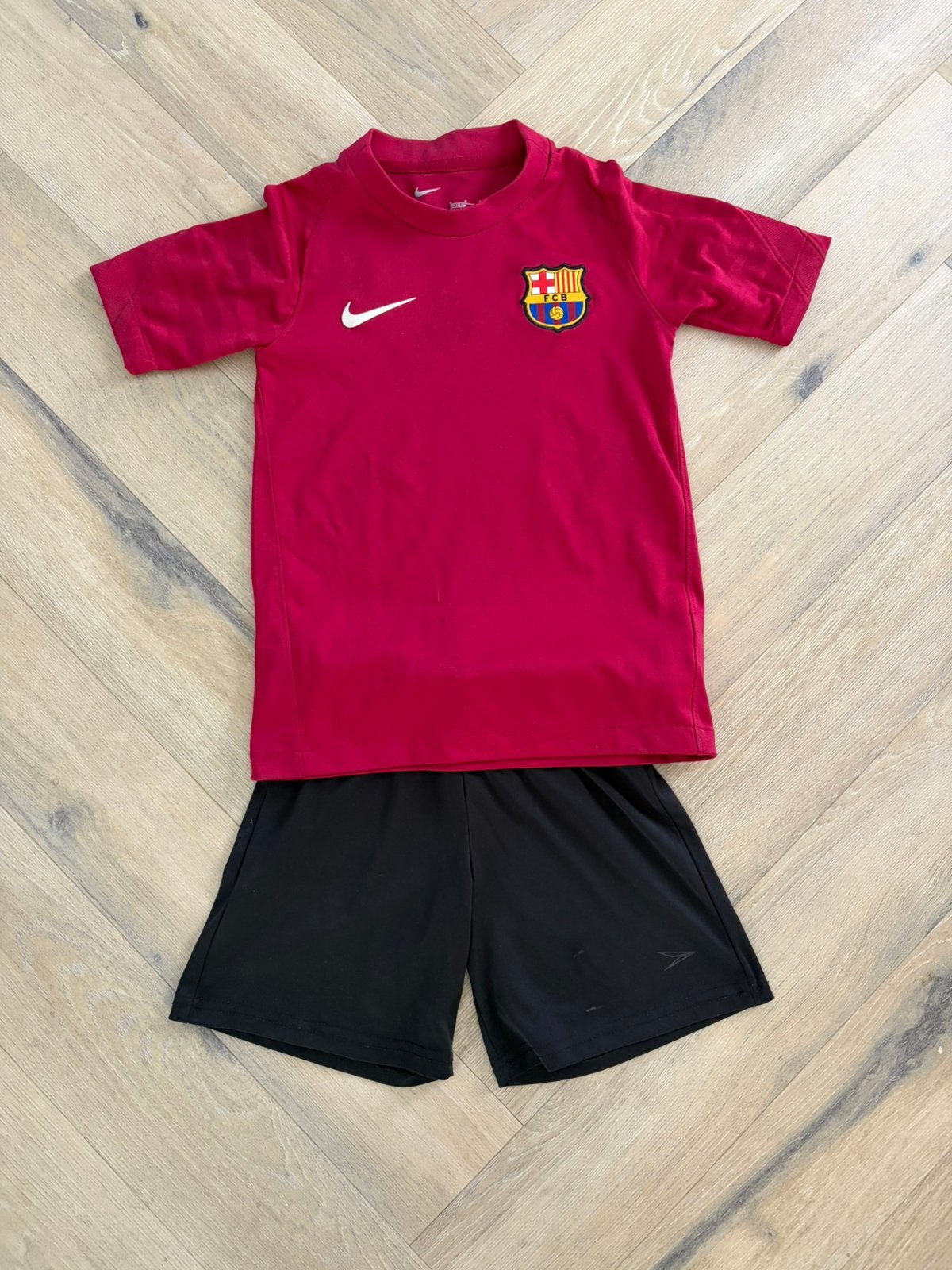 Sport set Nike FC Barcelona FCB maat 128-137, Ophalen of Verzenden, Zo goed als nieuw, Jongen of Meisje, Sport- of Zwemkleding