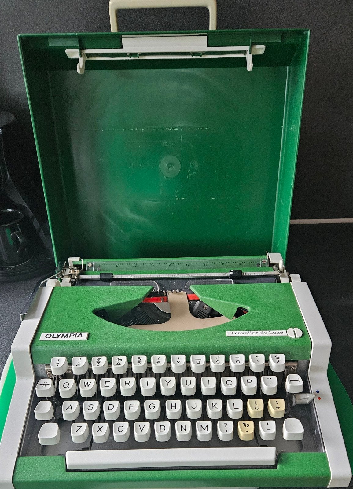 Olympia Traveller de luxe Typemachine, Ophalen, Gebruikt