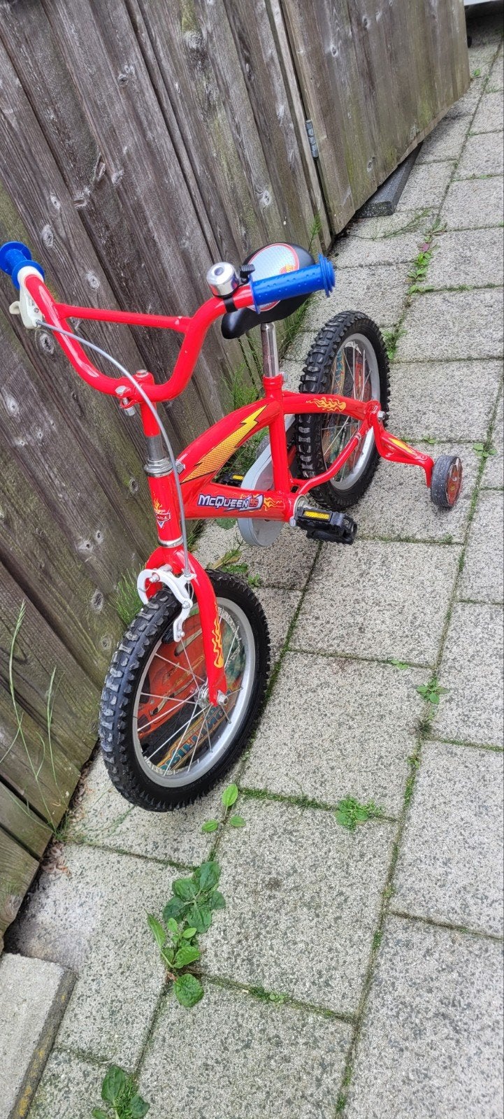 Cars kinderfiets met zijwieltjes - Lightning McQueen, Fietsen en Brommers, Fietsen | Kinderfietsjes, Ophalen, Zo goed als nieuw