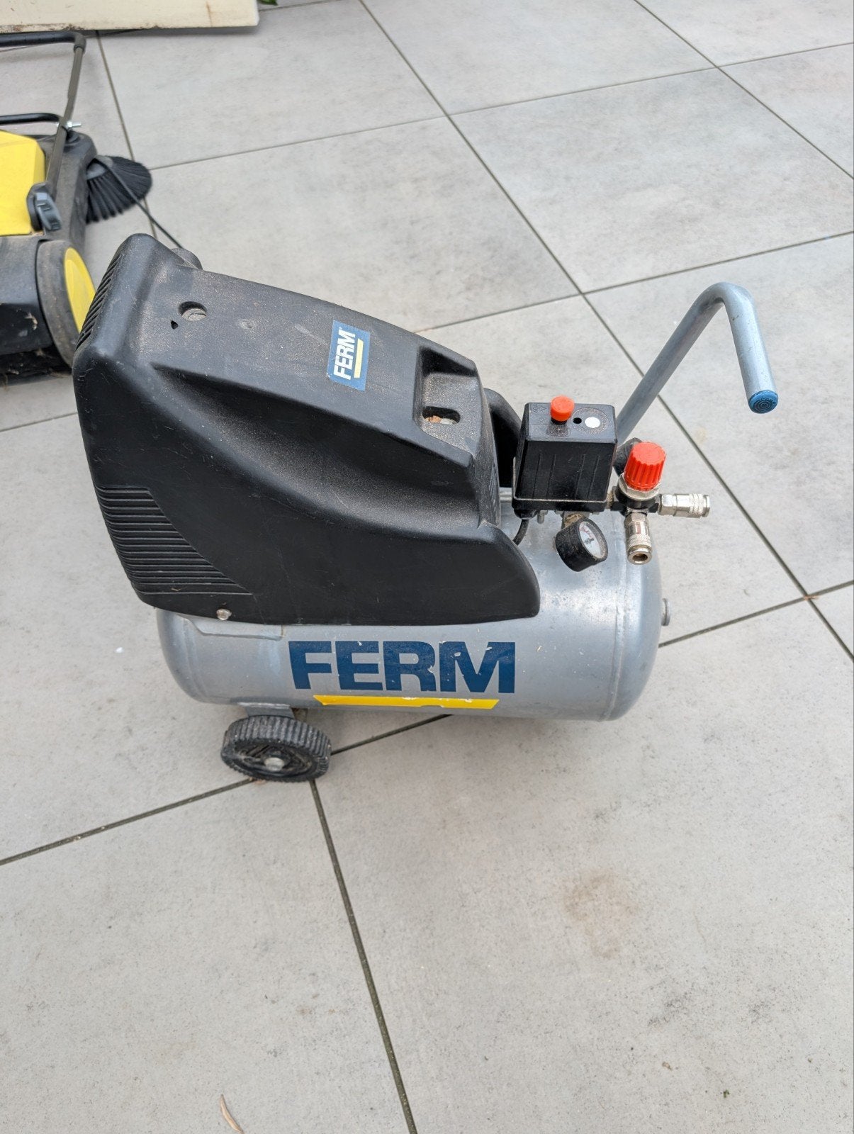 Ferm CRM1037 Compressor - 24L, 10 bar, Mobiel, Doe-het-zelf en Verbouw, Compressors, Ophalen, Gebruikt, 6 tot 10 bar, Minder dan 200 liter/min