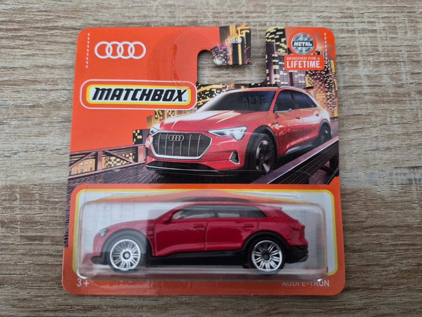 Audi E Tron rood 1:64 (Matchbox), Ophalen of Verzenden, Nieuw, Auto