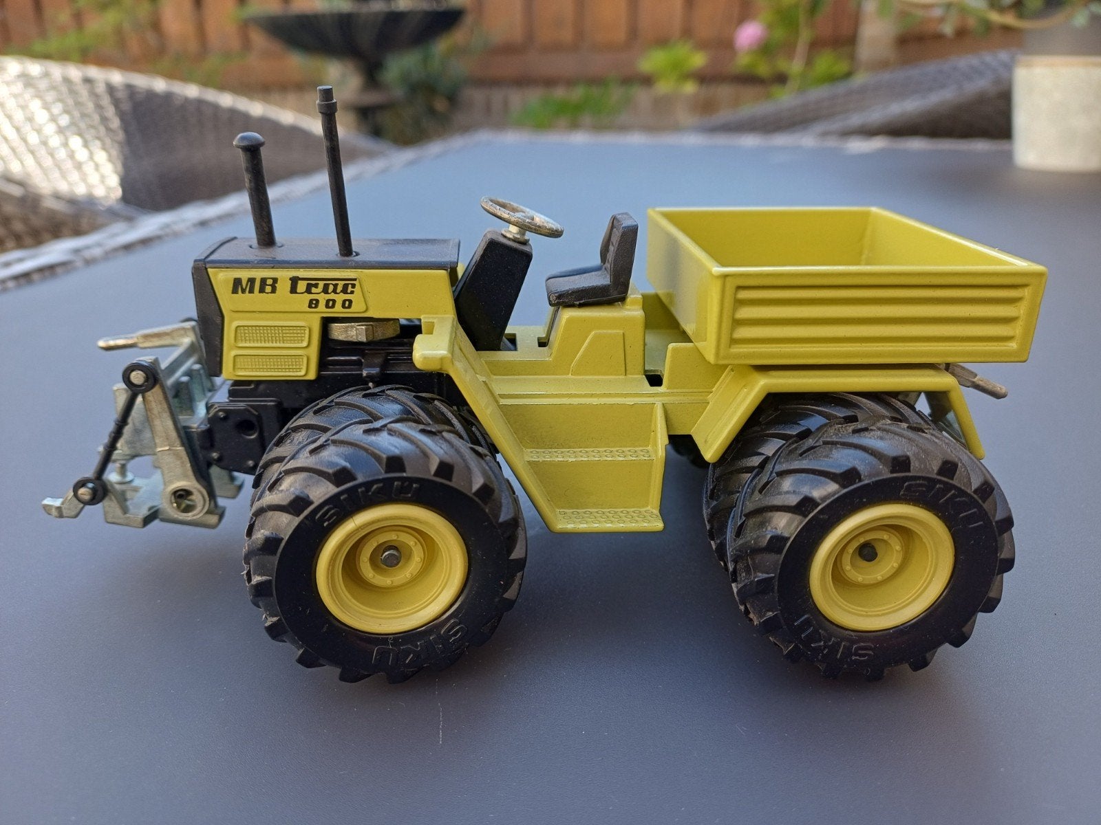 Miniatuur tractor MB trac 800 - Siku, Ophalen of Verzenden, Gebruikt