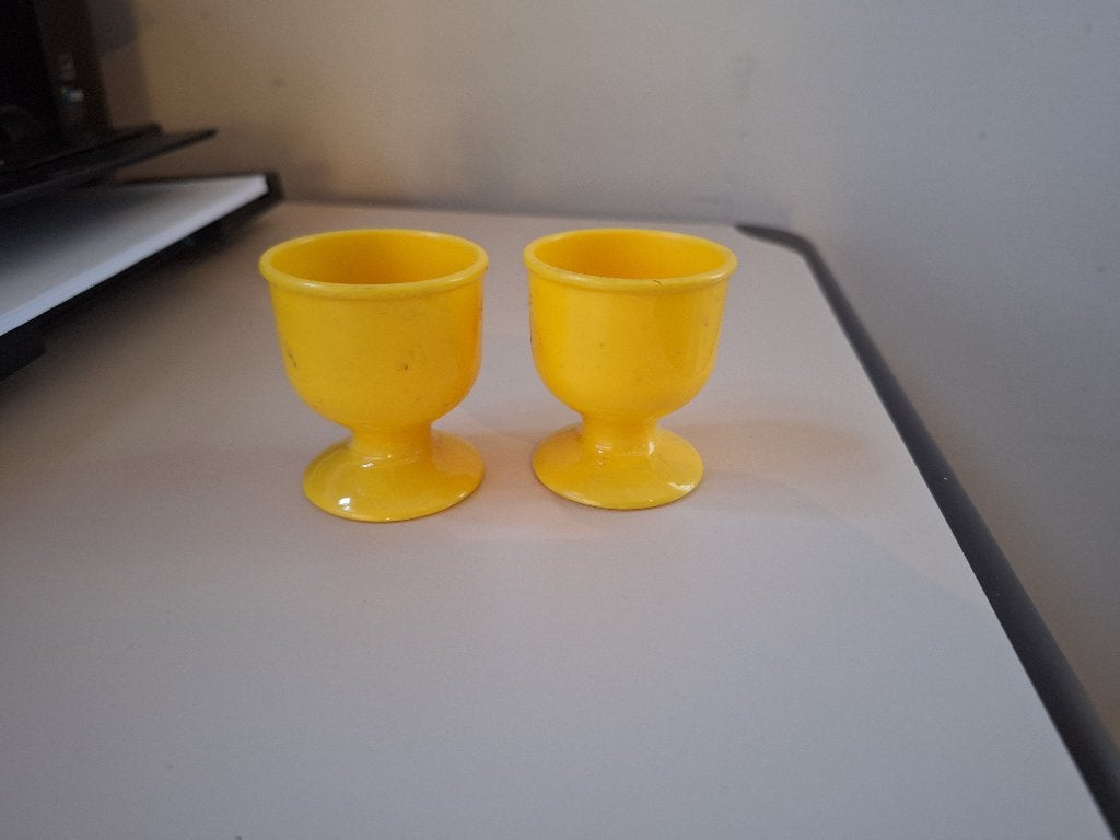 2 eierdopjes geel, Kunststof, Overige typen, Ophalen of Verzenden, Zo goed als nieuw