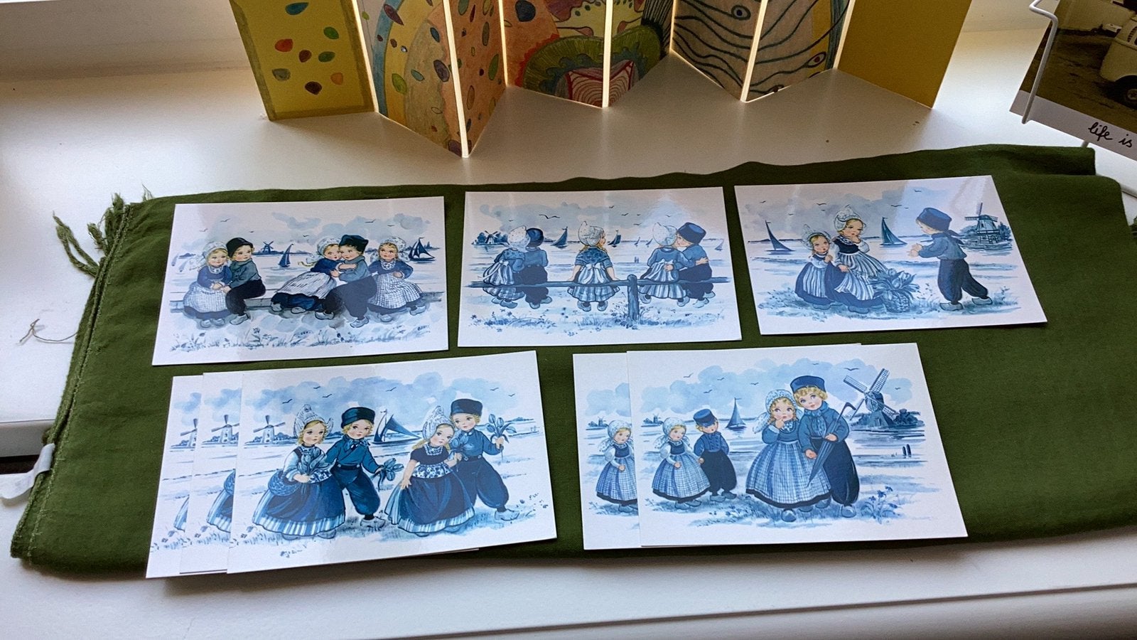 8x ansichtkaarten kinderen nostalgisch blauw. Klederdracht., Ophalen of Verzenden, 1980 tot heden, Ongelopen, Zeeland