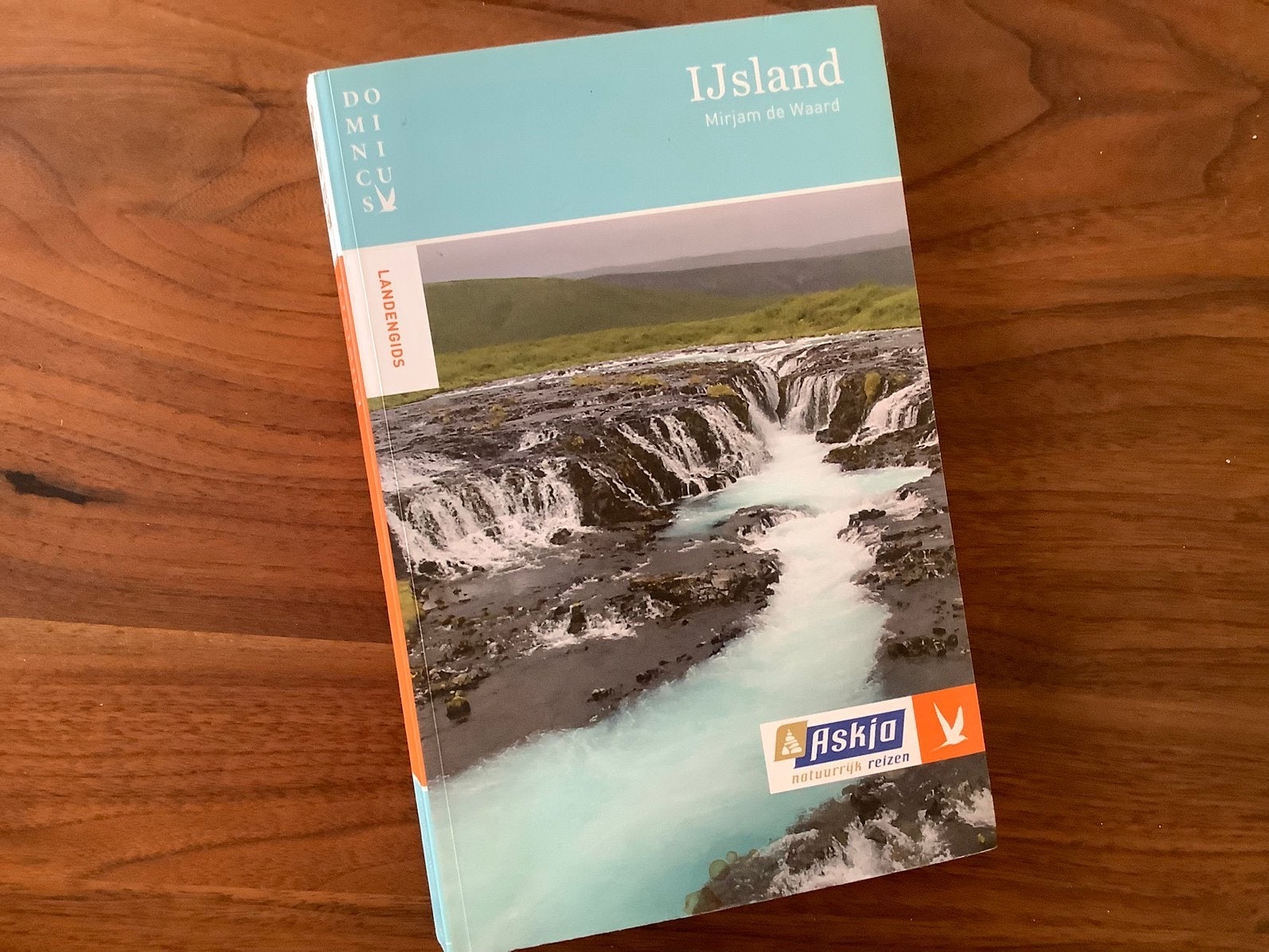 IJsland 388pg NL reisgids oa Reykjavik, Ophalen of Verzenden, Europa, Reisgids of -boek