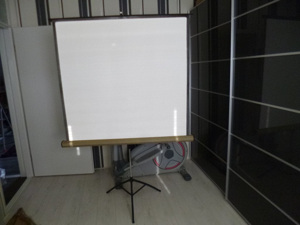 Vintage projectiescherm op statief, Ophalen, Handmatig, Gebruikt