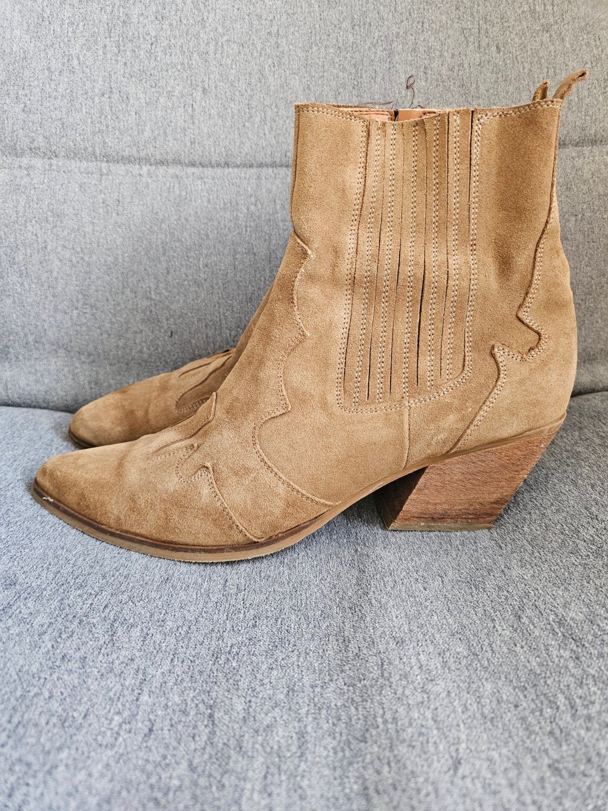 Suède cowboylaarzen maat 45, Kleding | Dames, Schoenen, Hoge laarzen, Bruin, Ophalen of Verzenden, Gedragen
