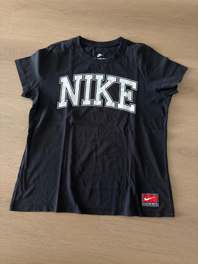 Zwart Nike T-shirt met groot logo, Ophalen of Verzenden, Zo goed als nieuw, Maat 46 (S) of kleiner, Zwart