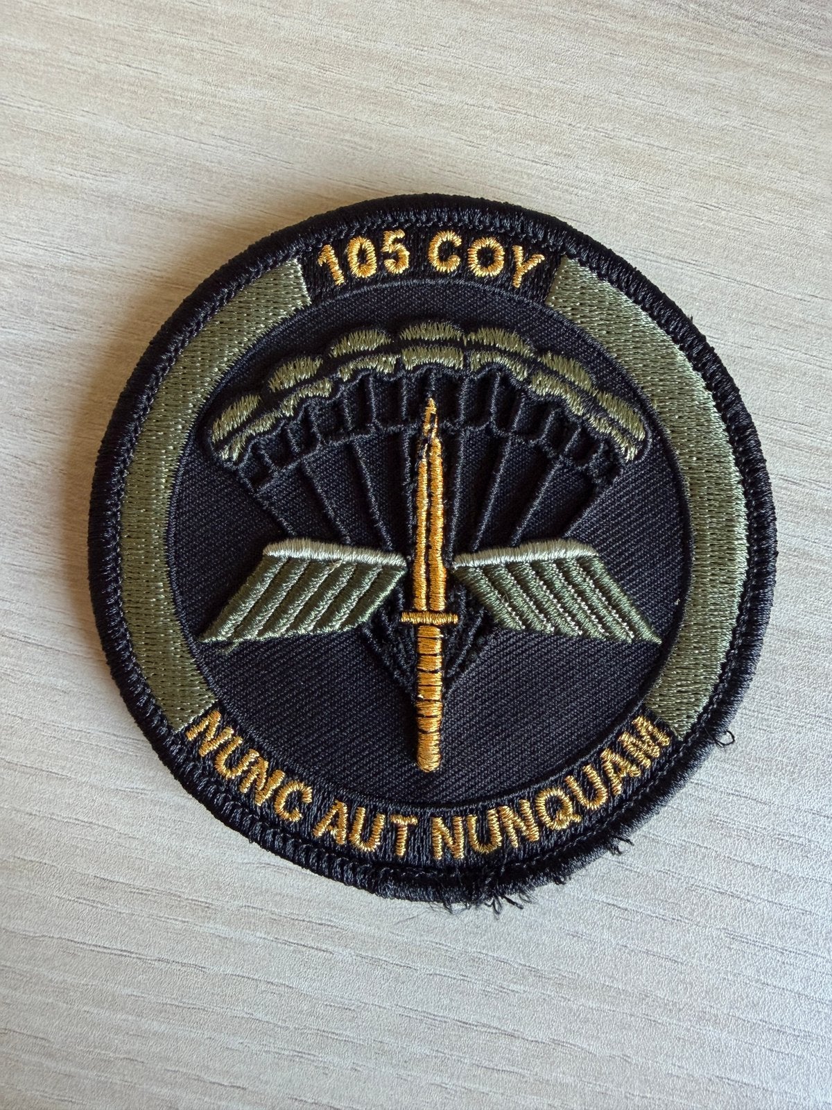 KCT 105 Gold Dagger Origineel, Verzenden, Landmacht, Nederland, Embleem of Badge