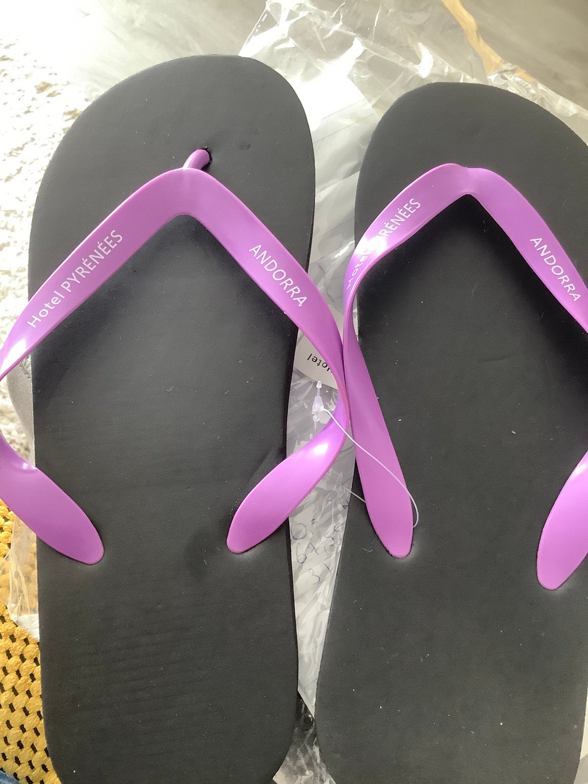 Gratis teenslippers maat 41 lila met tekst Andorra, Kleding | Dames, Schoenen, Overige kleuren, Nieuw, Ophalen, Slippers