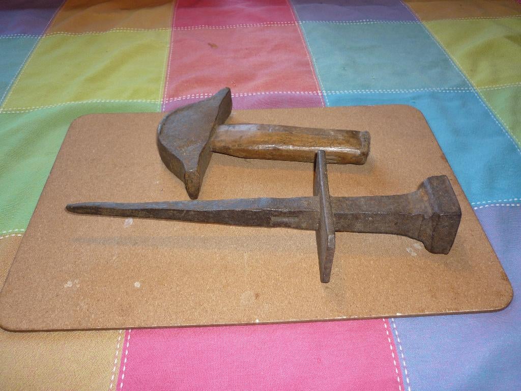 Haarspit en een Haarhamer om zeis te scherpen goede staat, Antiek en Kunst, Antiek | Gereedschap en Instrumenten, Ophalen of Verzenden