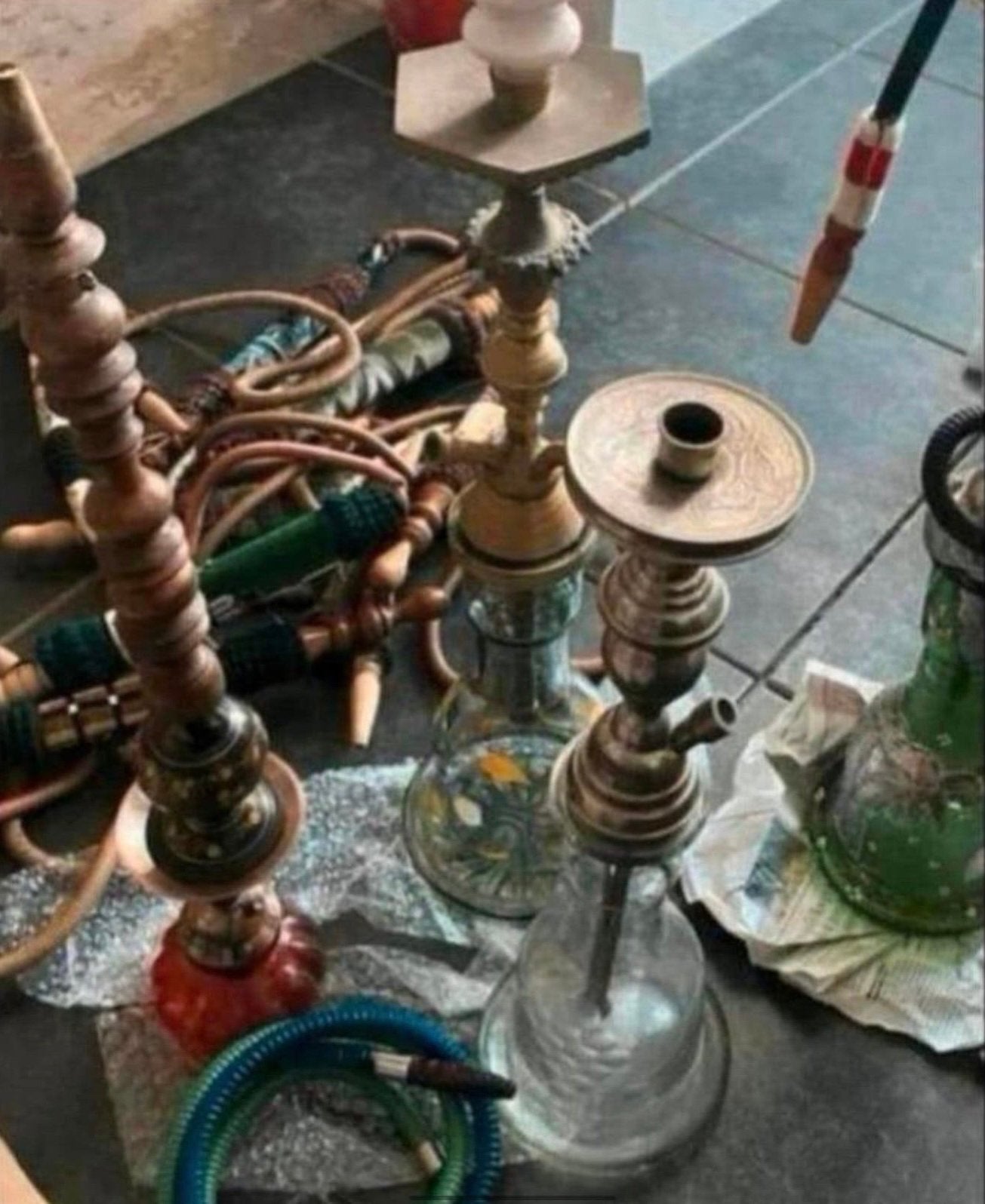 SHISHA’S ANTIEK!!!4 STUKS MET VELE ACCESSOIRES +TOEBEHOREN !, Ophalen of Verzenden, Zo goed als nieuw, (Water)pijp