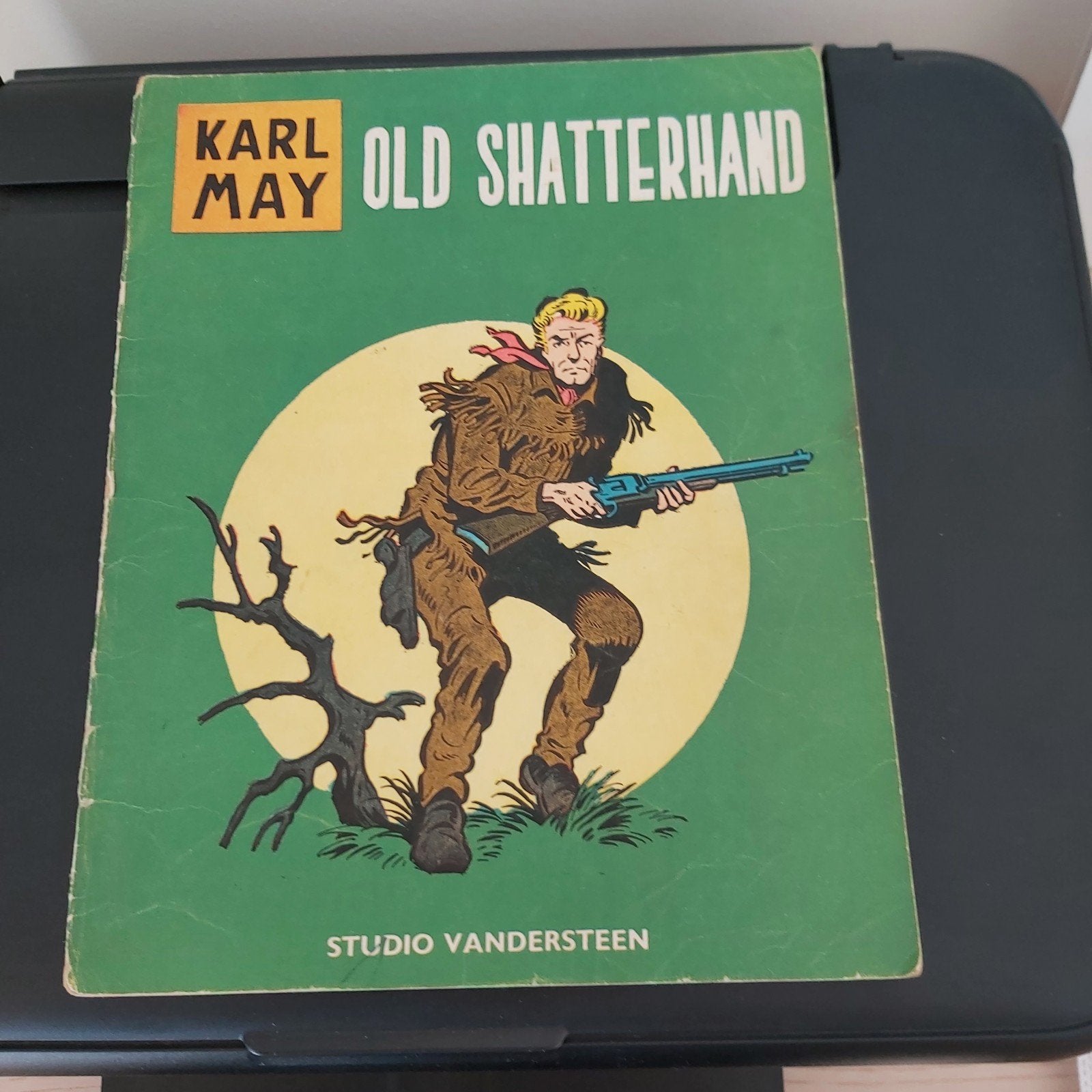 Stripboek Karl May Old Shatterhand van Studio Vandersteen, Eén stripboek, Ophalen of Verzenden, Gelezen, Karl May