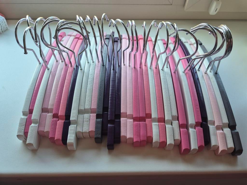 30 Houten Kinder/Baby Kleerhangers - Nette Staat, Kinderen en Baby's, Ophalen of Verzenden, Zo goed als nieuw