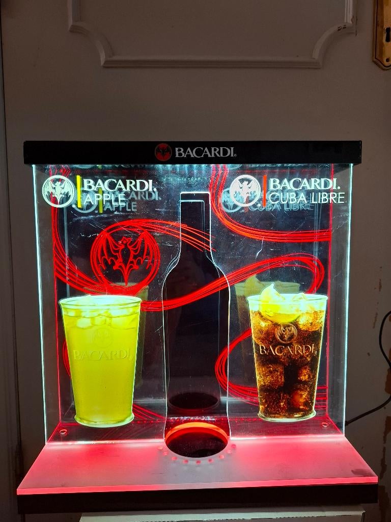 Lichtreclame Bacardi - verlichte display voor fles bacardi, Verzamelen, Ophalen of Verzenden, Nieuw, Lichtbak of (neon) lamp