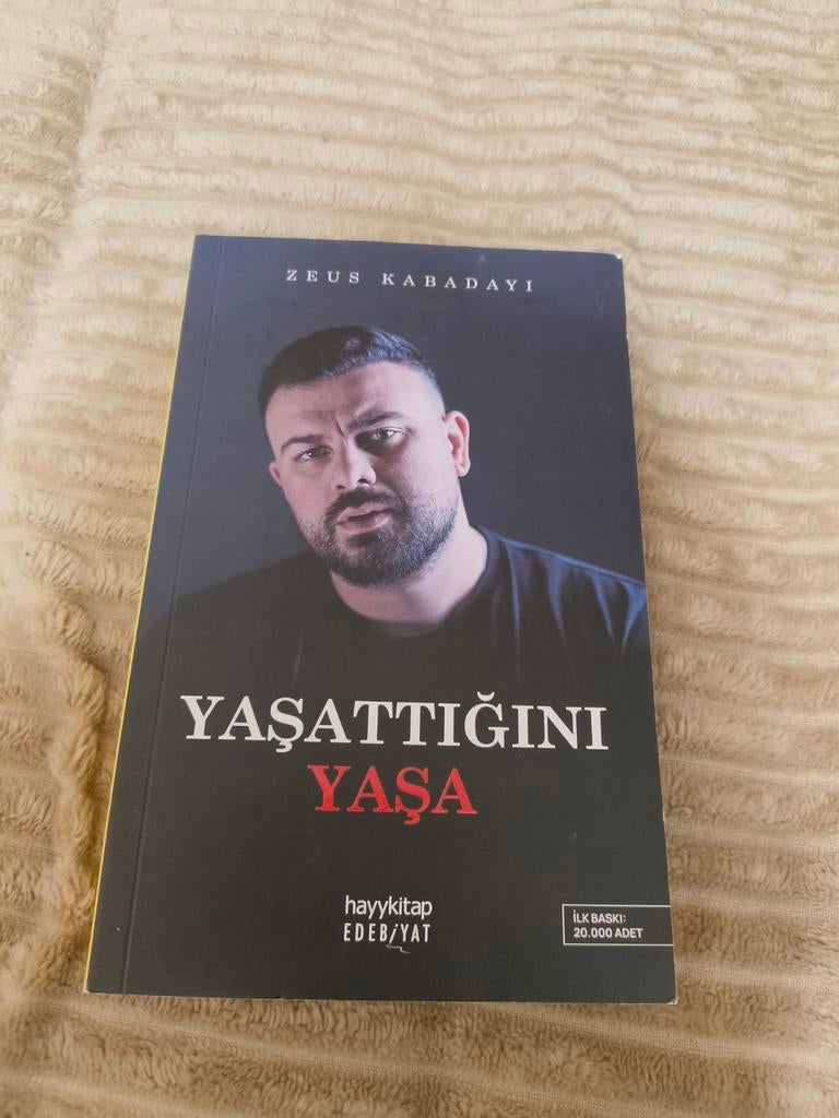 Yaşattığını Yaşa - Zeus Kabadayı (Turks boek), Boeken, Overige Boeken, Ophalen of Verzenden, Zo goed als nieuw