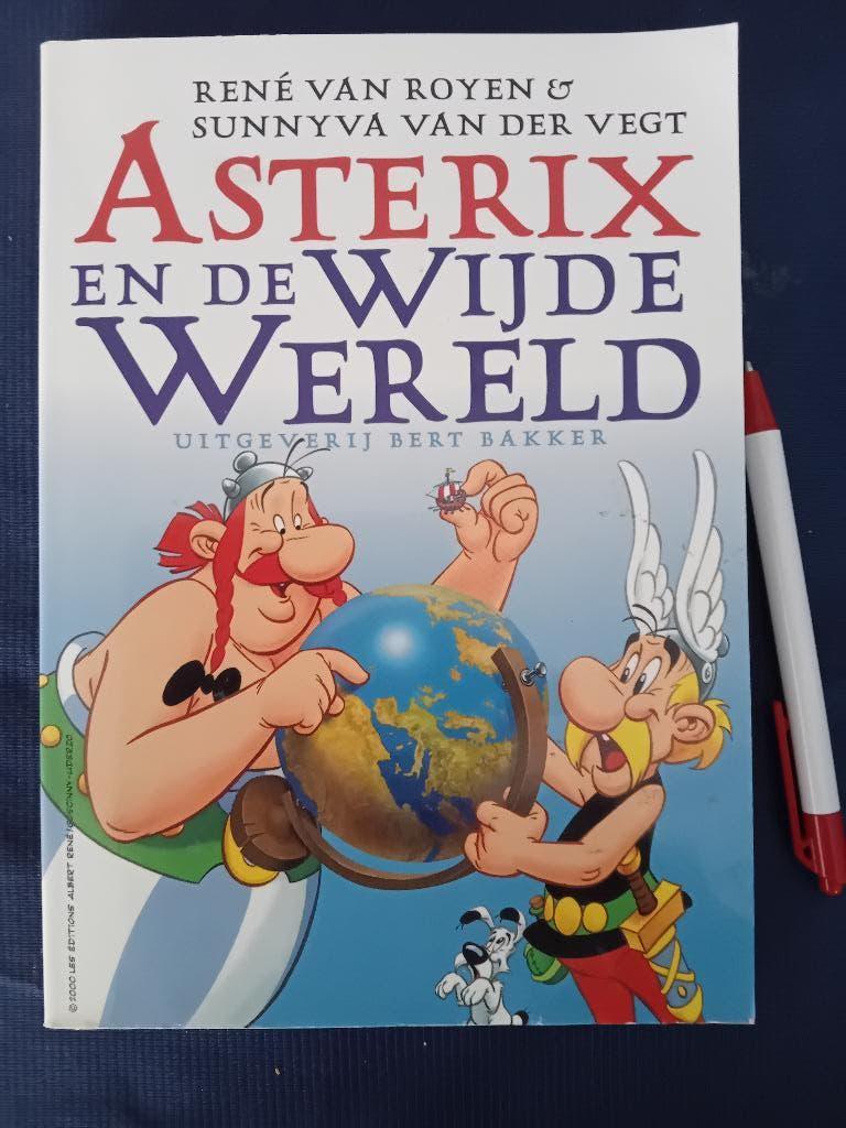 Asterix en de wijde wereld. René van Royen., Boeken, Ophalen of Verzenden, Zo goed als nieuw