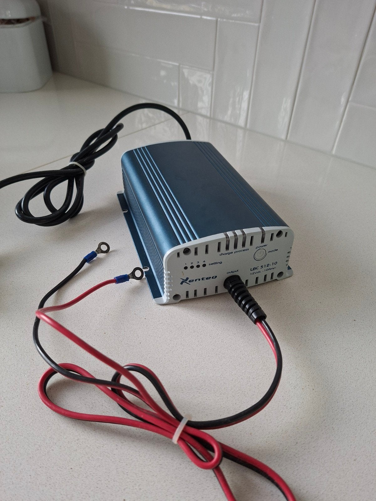 Xenteq LBC 512-10 Acculader 12Vdc - 10A, Ophalen, Gebruikt