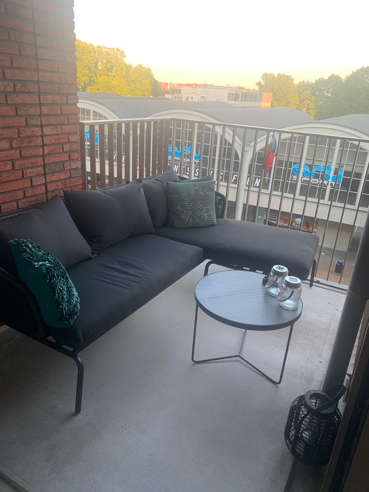 Moderne zwarte hoekbank voor terras of balkon, Ophalen, Gebruikt, 125 tot 150 cm, Hoekbank