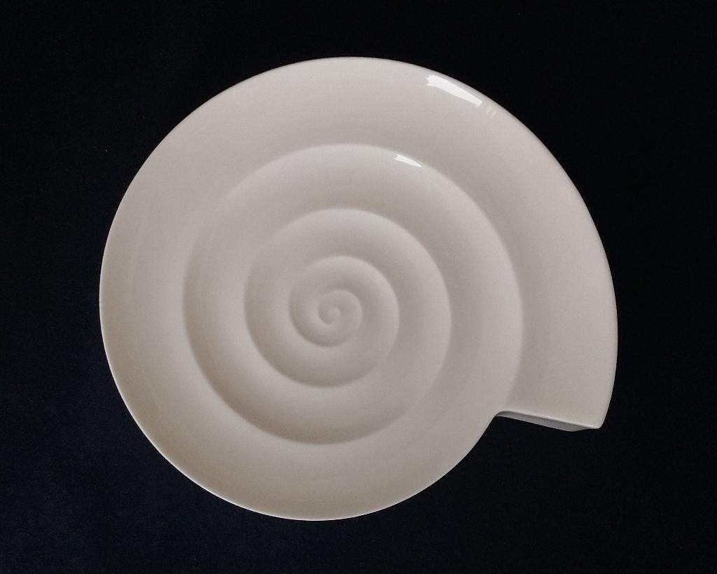 Wedgwood spiraalvormig schaaltje - design Nick Munro, Ophalen of Verzenden, Zo goed als nieuw, Porselein, Schaal of Schalen