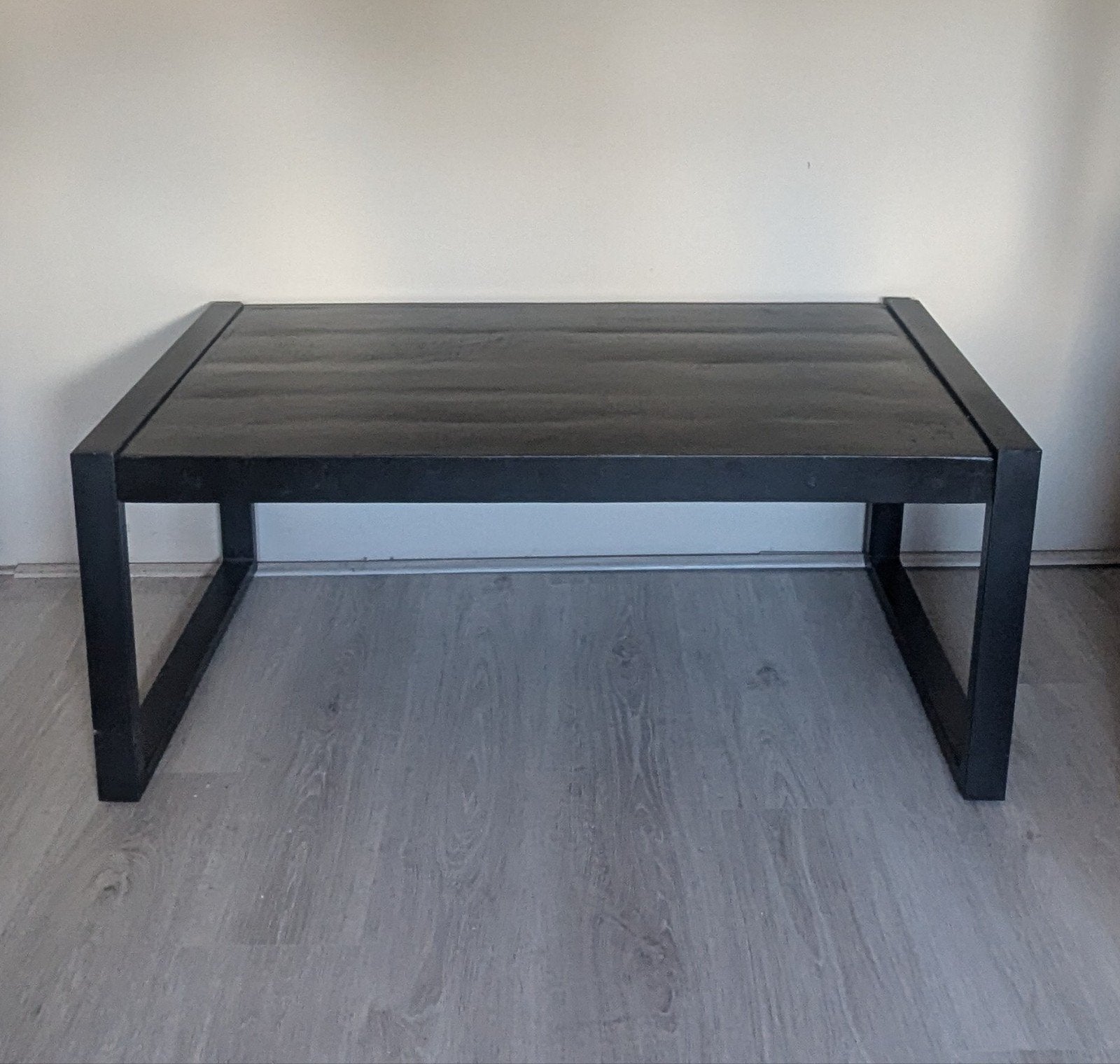 Industriële salontafel met metalen poten en mangohout blad, Gebruikt, 100 tot 150 cm, 50 tot 100 cm, Industrieel