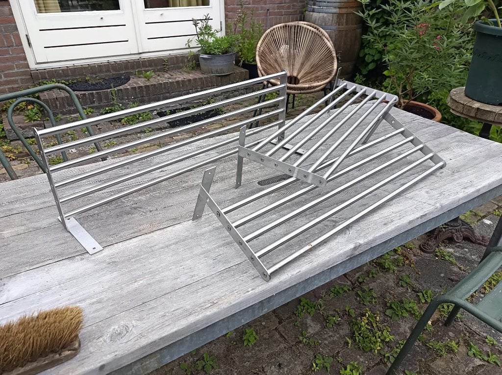 wandplanken IKEA metaal drie stuks, Huis en Inrichting, Woonaccessoires | Wandplanken en Boekenplanken, Ophalen