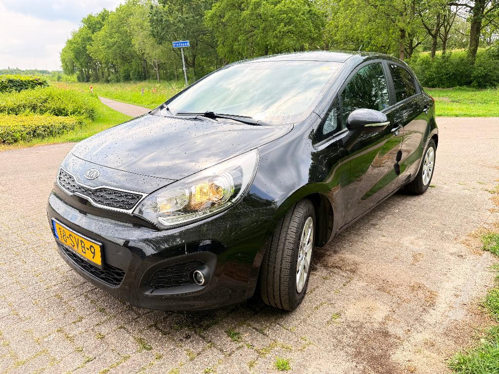 Kia Rio 1.1 Crdi Superpack 5DRS 2012 Zwart trekh.nwe banden, Auto's, Voorwielaandrijving, 74 pk, 1120 cc, Zwart