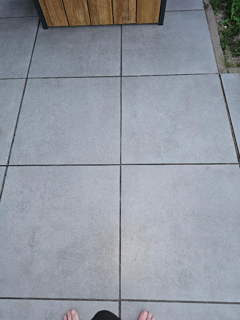 +/- 100 stuks keramische tegels 60 x 60 x 3 cm lichtgrijs, Ophalen, Gecoat, Keramiek, Zo goed als nieuw