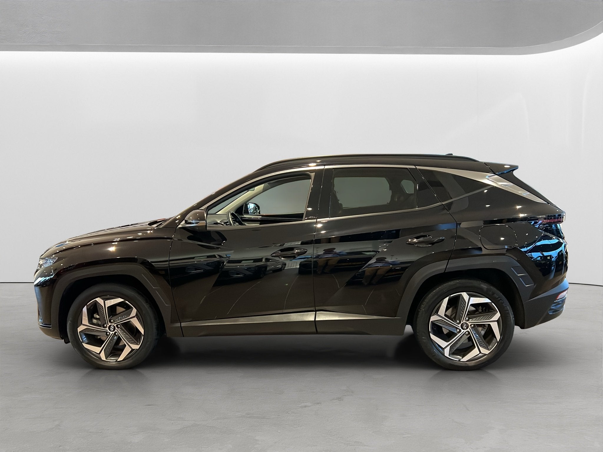 Hyundai Tucson 1.6 T-GDI 265pk PHEV Premium 4WD, Auto's, Hyundai, Gebruikt, 4 cilinders, Zwart, Bedrijf