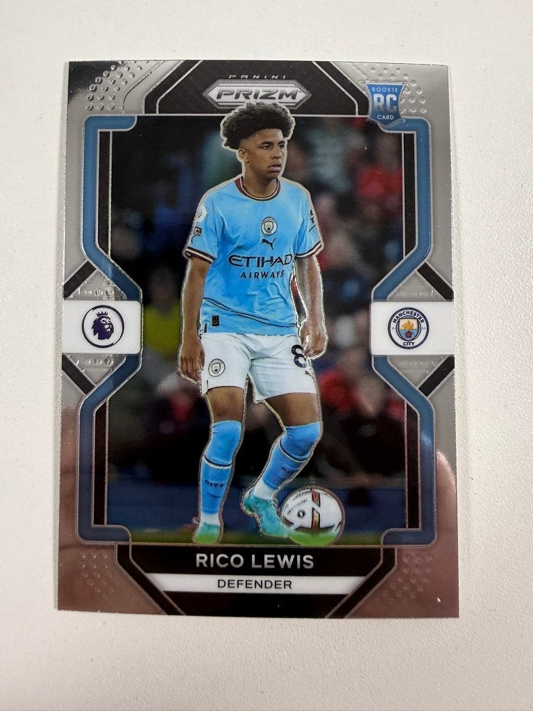 17 Rico Lewis RC Prizm Premier League 2022-23, Ophalen of Verzenden, Nieuw, Buitenlandse clubs, Poster, Plaatje of Sticker
