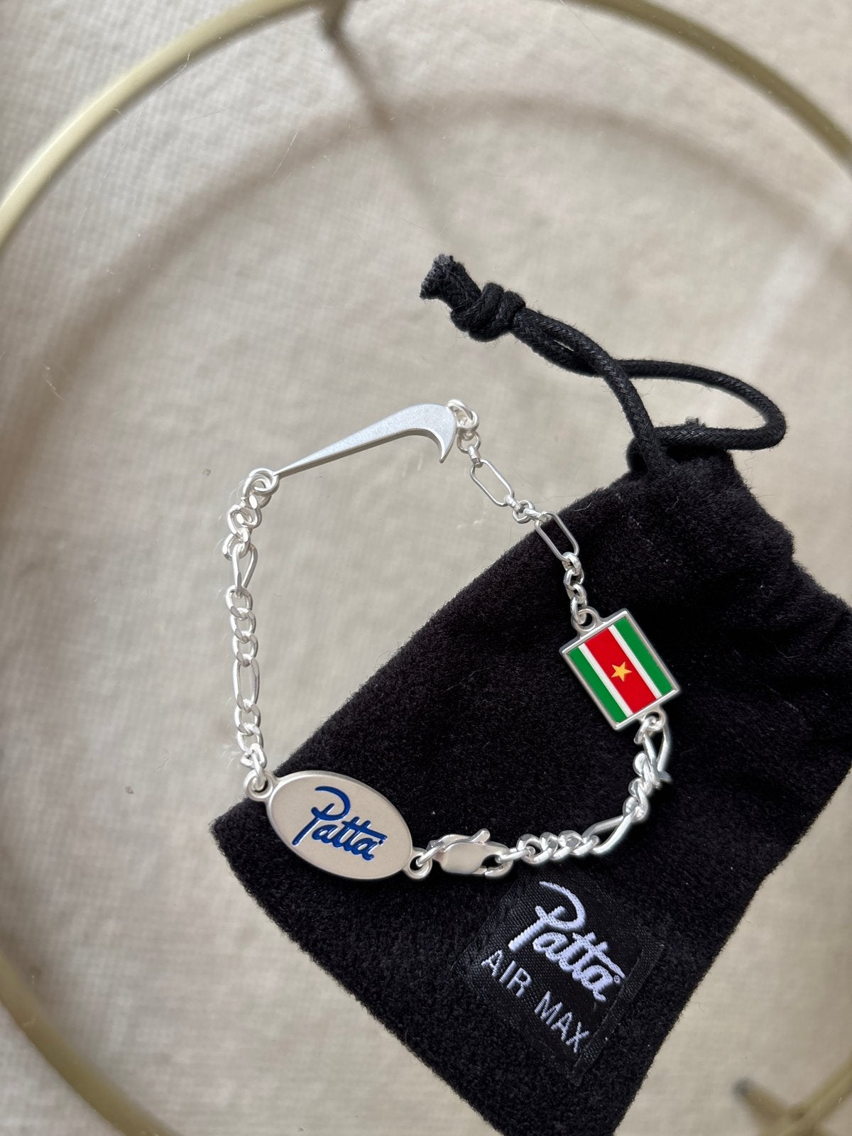 Nike Patta Suriname armband - Nooit gedragen, Sieraden, Tassen en Uiterlijk, Ophalen of Verzenden, Nieuw, Zilver, Overige materialen