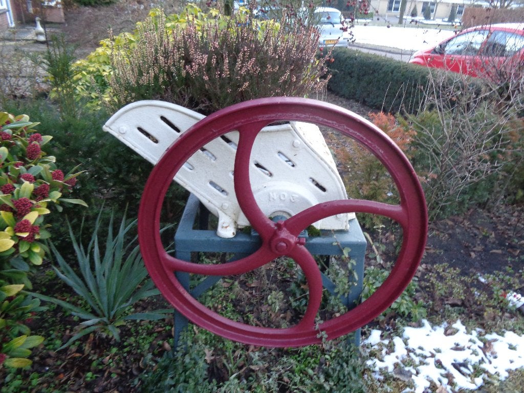 Mooi ijzeren Bietenmolen omgebouwd tot Bloemenbak., Ophalen, Gebruikt, Minder dan 30 cm, Rond