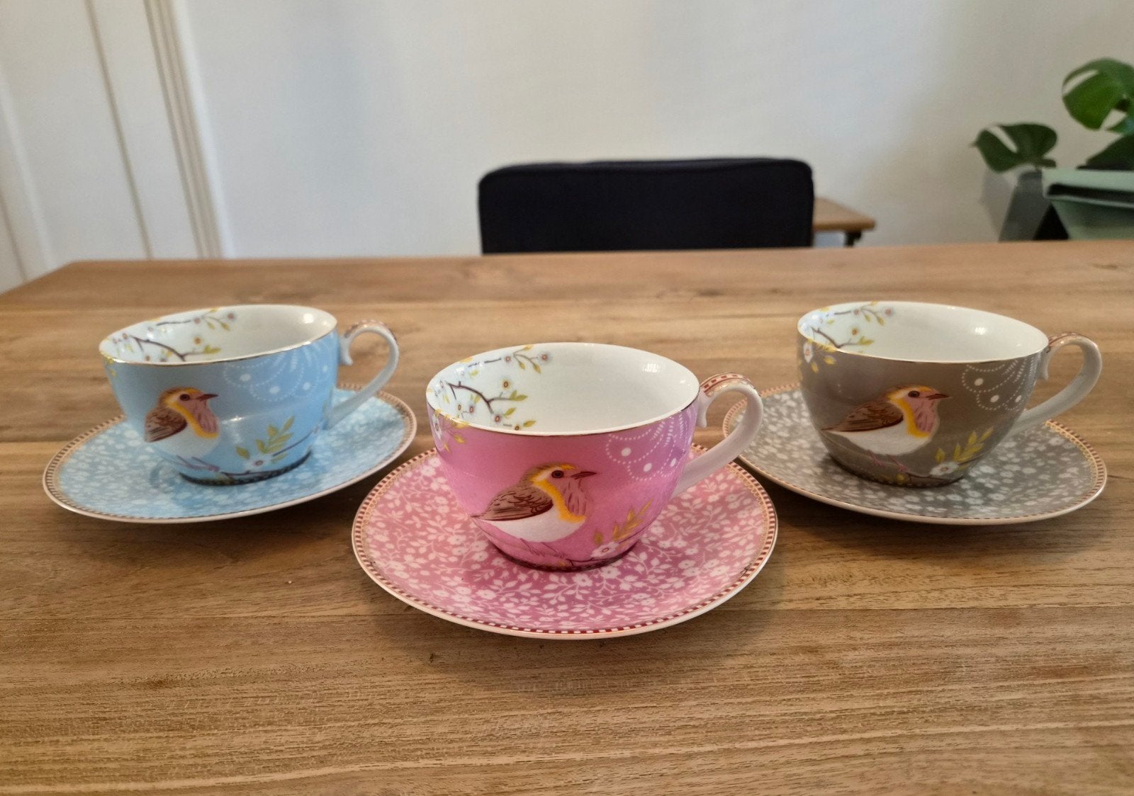 Pip Studio porselein kop en schotel set (3 stuks), Ophalen, Zo goed als nieuw, Overige stijlen, Kop(pen) en/of Schotel(s)